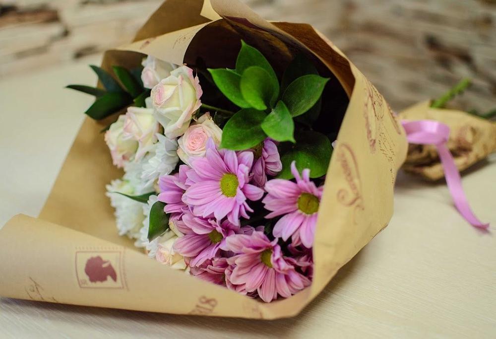 Букет цветов из: Розы и Хризантемы в Листвянке