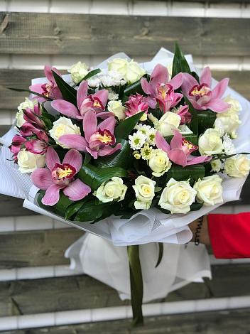 Букет цветов из: Розы и Хризантемы в Листвянке