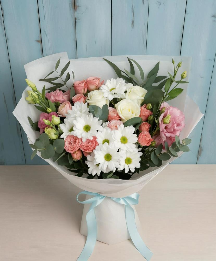 Букет цветов из: Розы, Лизиантусы и Хризантемы в Листвянке
