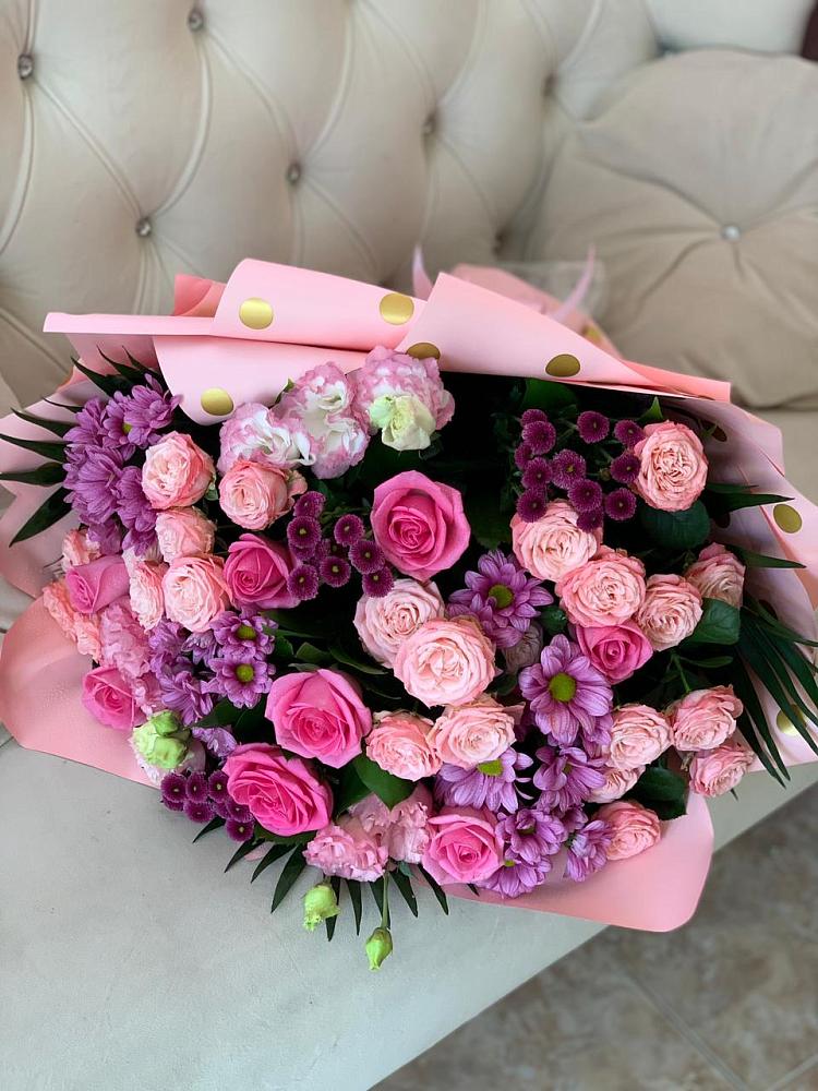 Букет цветов из: Хризантемы, Розы и Лизиантусы в Листвянке