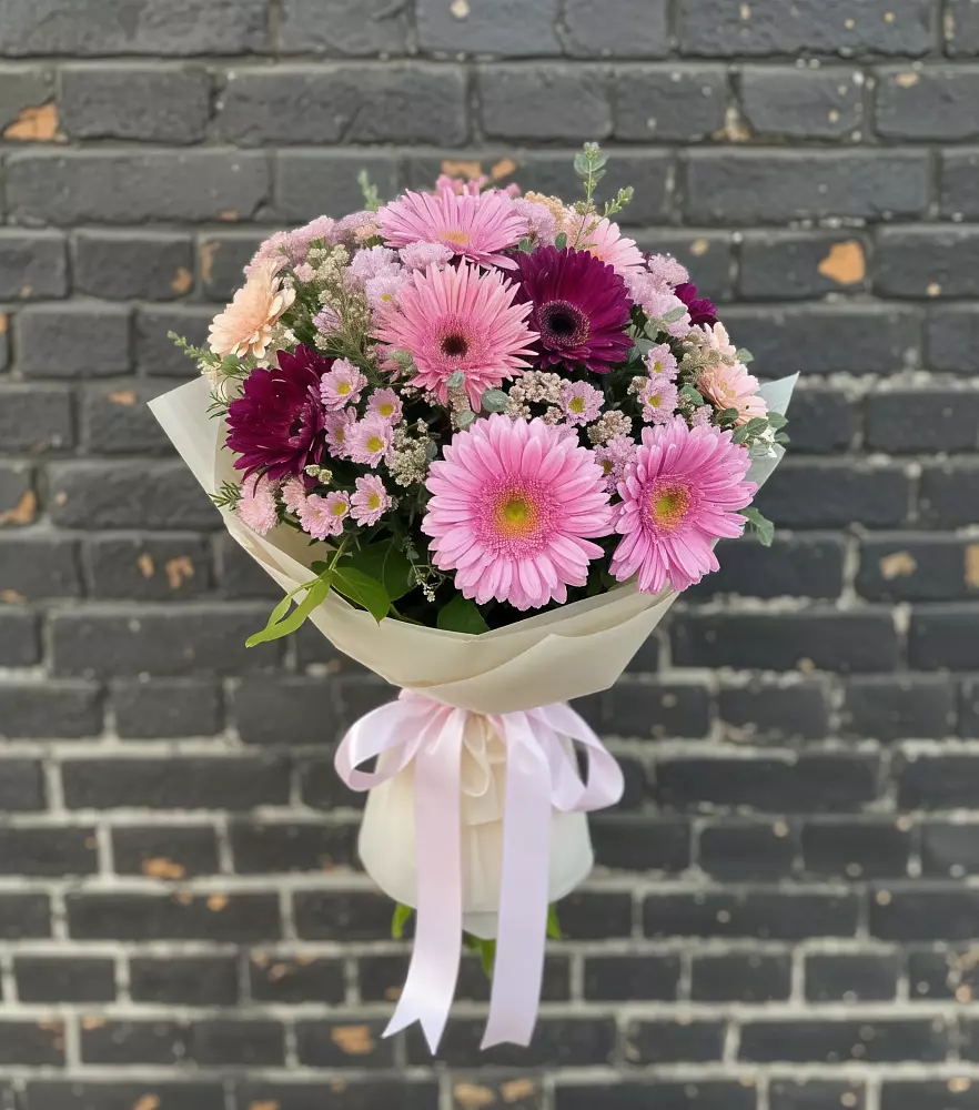 Букет цветов из: Герберы и Хризантемы в Листвянке