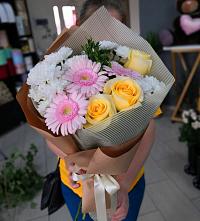 Букет цветов из:  Герберы, Розы и Хризантемы в Листвянке