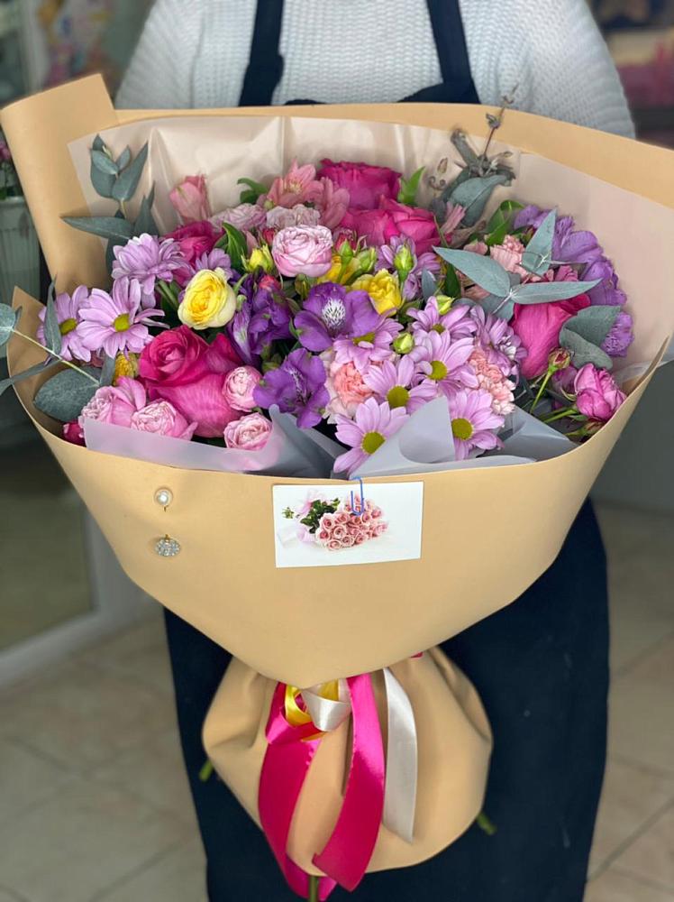 Букет цветов из: Хризантемы, Гвоздики и Альстромерии в Листвянке