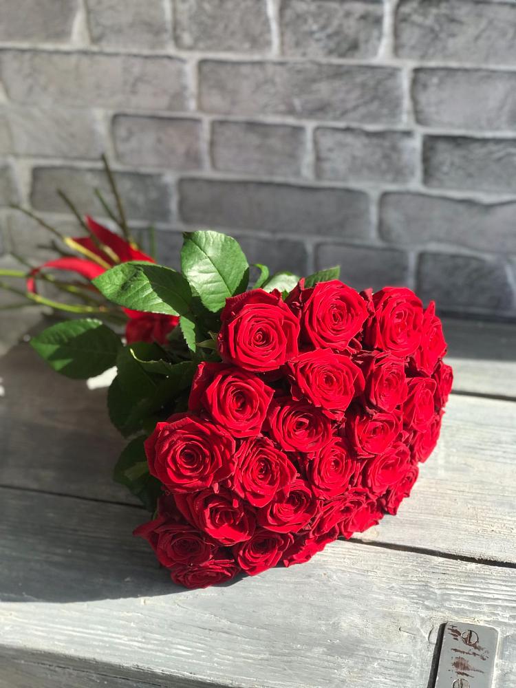 Букет Красные розы Фридом в Листвянке