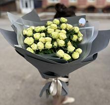 Букет Белые кустовые розы Солинеро в Листвянке