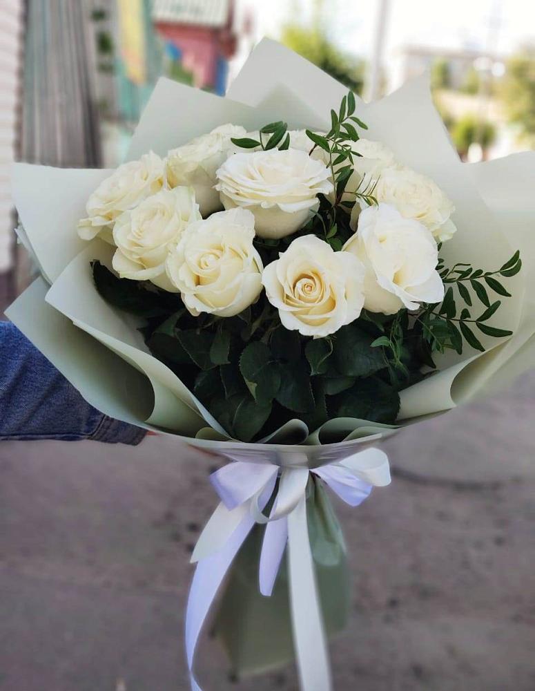 Букет Белые розы Проуд в Листвянке