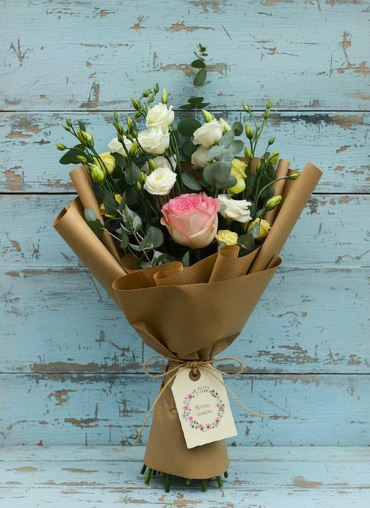 Букет цветов из: Розы и Лизиантусы в Листвянке