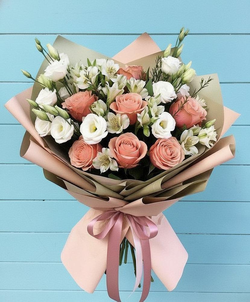 Букет цветов из: Розы, Альстромерии и Лизиантусы в Листвянке