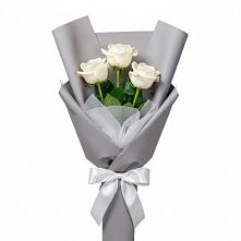 Букет 3 белые розы в Листвянке