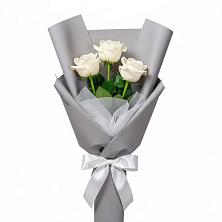 Букет 3 белые розы в Листвянке