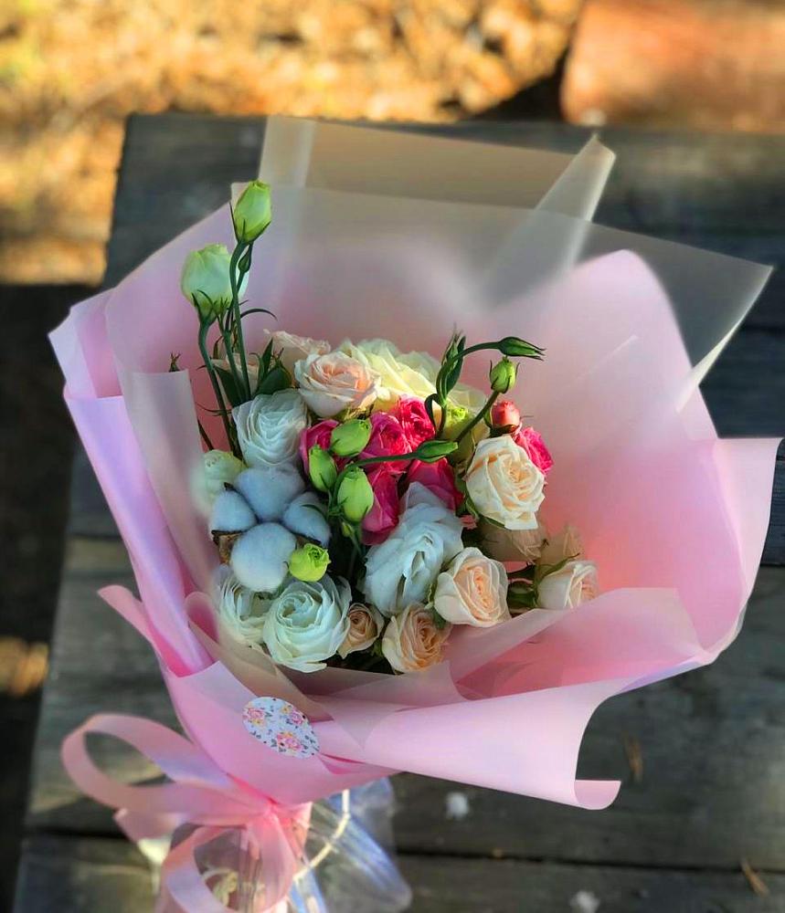 Букет цветов из: Розы и Лизиантусы в Листвянке