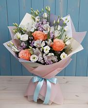 Букет цветов из:  Лизиантусы, Розы, Альстромерии и Гипсофила в Листвянке