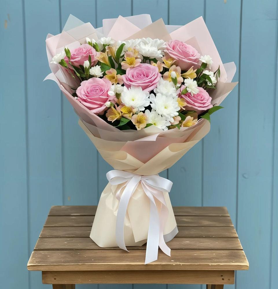 Букет цветов из: Гвоздики, Орхидеи и Розы в Листвянке