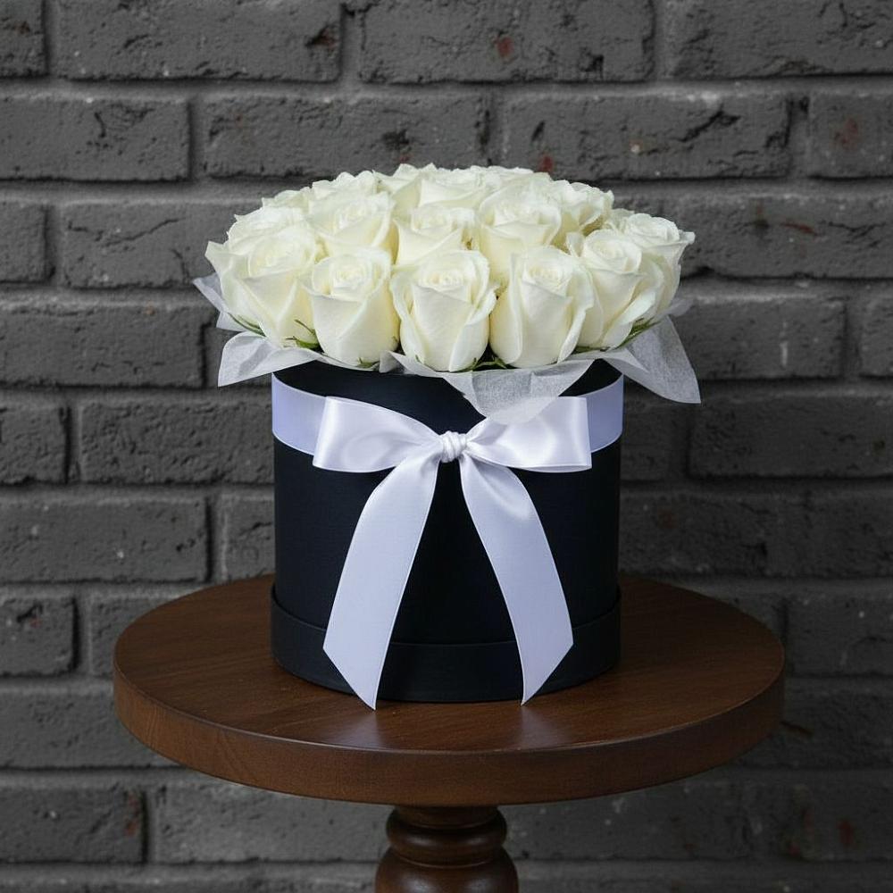 Цветочная композиция из Розы в шляпной коробке в Листвянке