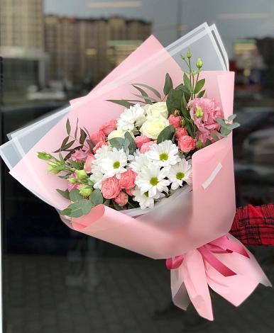 Букет цветов из: Розы, Лизиантусы и Хризантемы в Листвянке