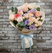 Букет цветов из:  Розы, Лизиантусы и Гвоздики в Листвянке