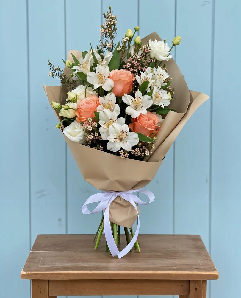 Букет цветов из: Альстромерии, Лизиантусы, Розы и Хризантемы в Листвянке